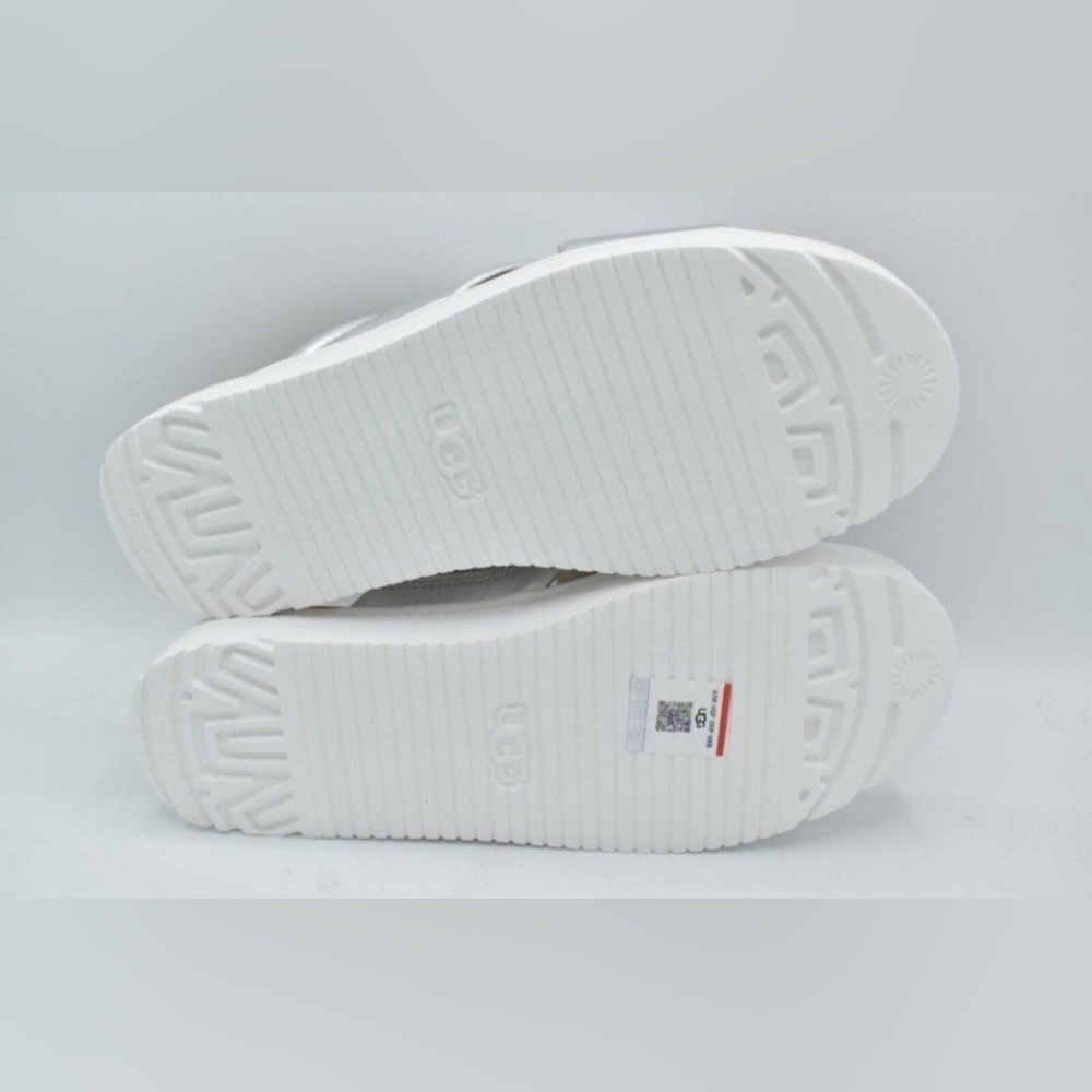 Uggs Zayne Sandals | size 7.5 | New & Authentic - Picture 12 of 12